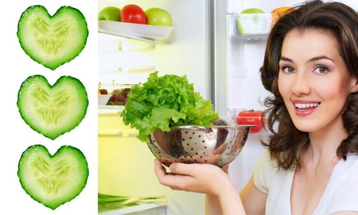 Fille avec des produits à partir desquels un produit cosmétique est préparé pour le rajeunissement de la peau du visage.